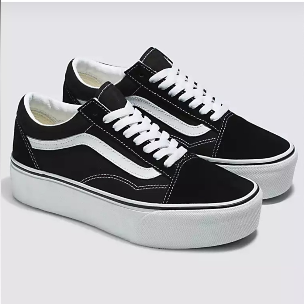 Vans WMNS Old Skool Stackform
Suede/Canvas Black/True Wht
VN0A7Q5M6BT Platforms - Picture 2 of 16